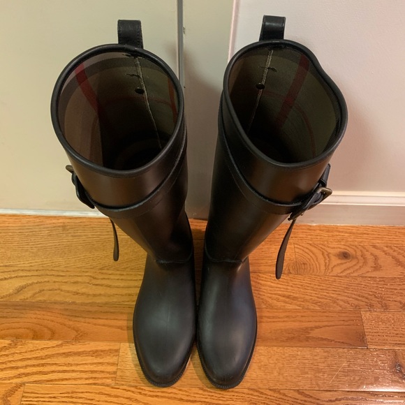 Burberry riding rain boot, size 36 - Picture 4 of 6